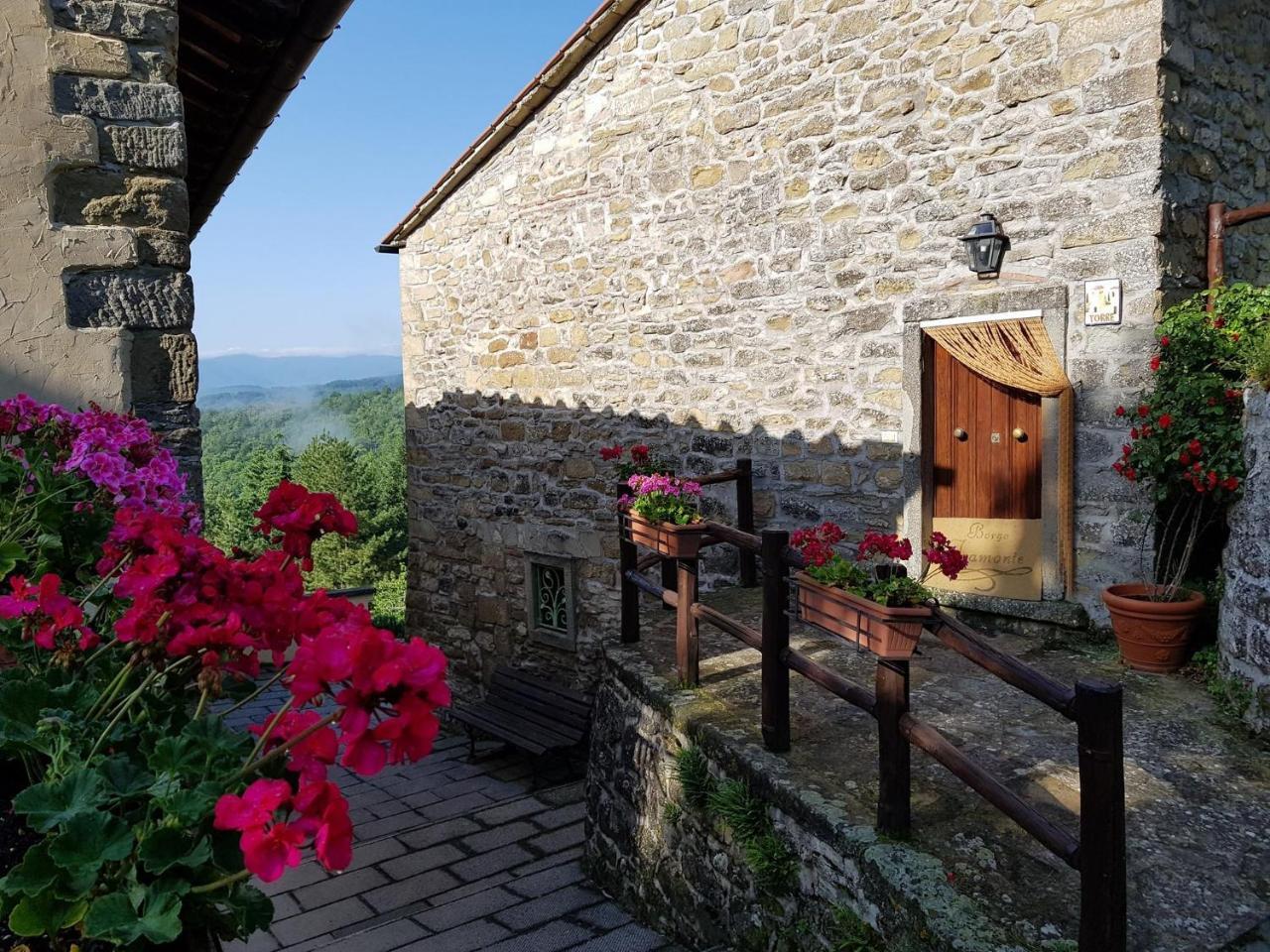 Отель Borgo Tramonte Пратовеккьо Экстерьер фото